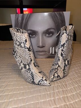 Jennifer Lopez Black & Cream Snake-Print Pointed Ankle Boots BLING SIZE 6 WOMEN
